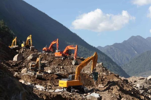 光明网@走心！惊心！这是“天路铁军”跨越千里的表白