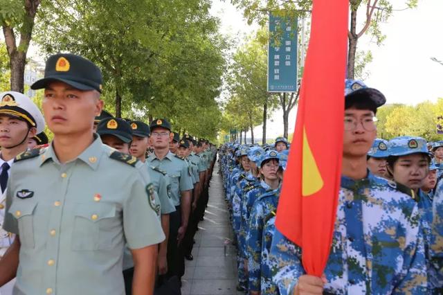 中国军网■那些年，我们一起经历的军训……