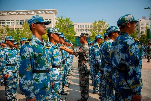 中国军网■那些年，我们一起经历的军训……