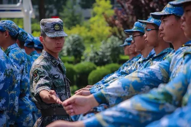 中国军网■那些年，我们一起经历的军训……