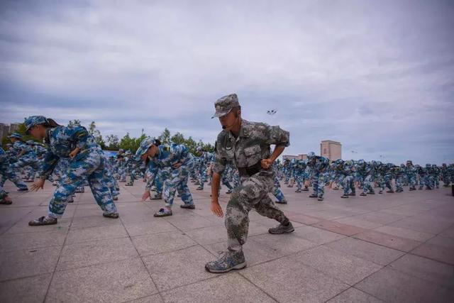 中国军网■那些年，我们一起经历的军训……