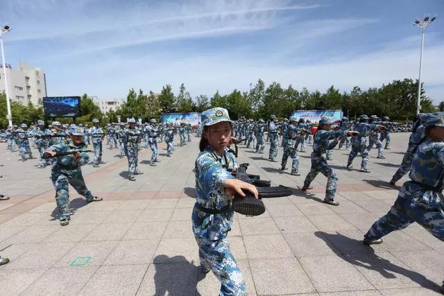 中国军网■那些年，我们一起经历的军训……