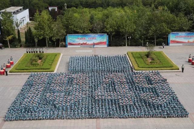 中国军网■那些年，我们一起经历的军训……