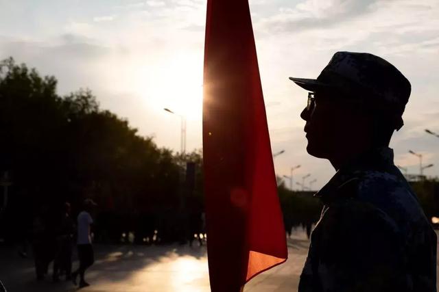中国军网■那些年，我们一起经历的军训……