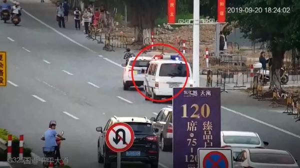 【光明网】幼童突发疾病送医途中遭遇堵车 交警上演“生死时速”救助