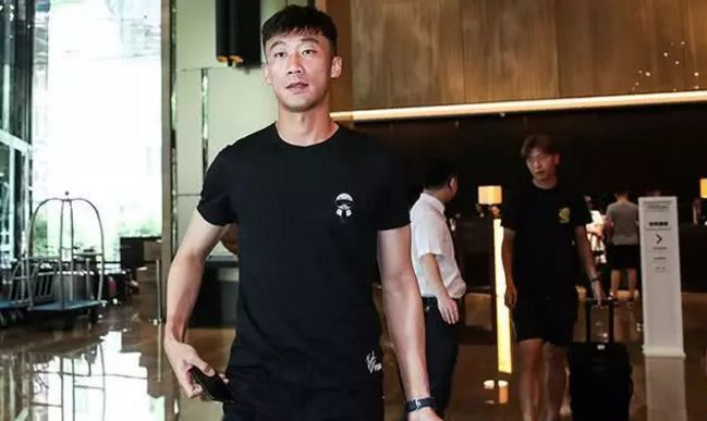 「央视网」【8点见】涉嫌醉驾，国足门将张鹭被停薪、停训、停赛
