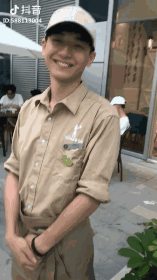 光明网：刷爆朋友圈的偷拍照：爱笑的人，都活得很漂亮
