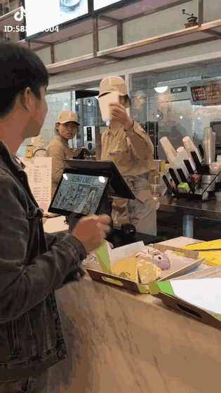 光明网：刷爆朋友圈的偷拍照：爱笑的人，都活得很漂亮