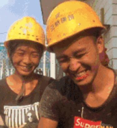 光明网：刷爆朋友圈的偷拍照：爱笑的人，都活得很漂亮