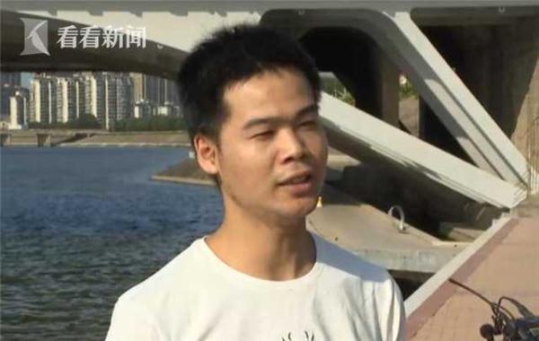 【光明网】凌晨女孩跳桥轻生 外卖小哥下水救人后默默离开