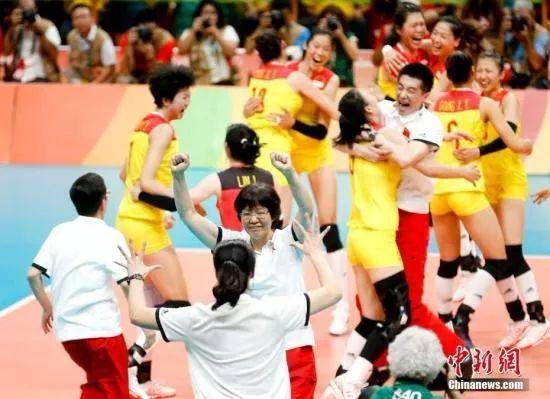 「环球网」中国女排3:2力克巴西，郎平赛中声嘶力竭：从零开始，去冲