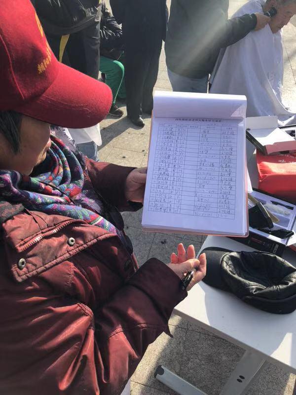 「新京报」70岁的社区义务理发师们