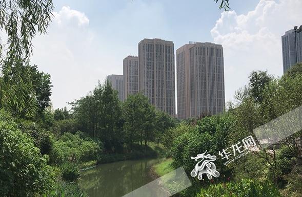 [光明网]周末山城天蓝云白宜出游 早晚温差大记得添衣