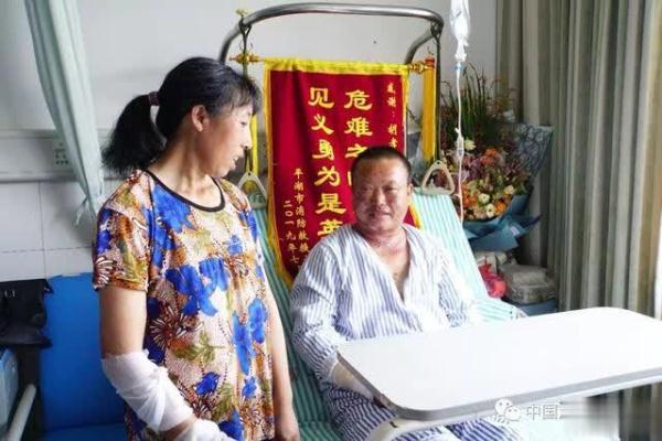 光明网■生死瞬间“中国好邻居”冲进火场
