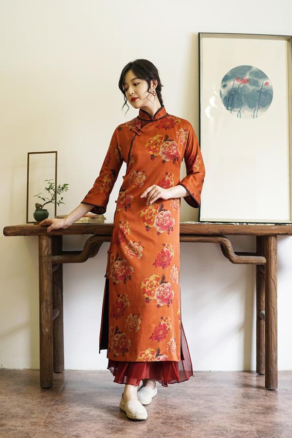 光明网：女人过了40岁，连衣裙别瞎穿！今年流行“旗袍裙”，优雅又显贵气