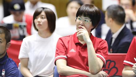 国足赢不了巴西,中国女排必须赢下巴西,一场苦战激发