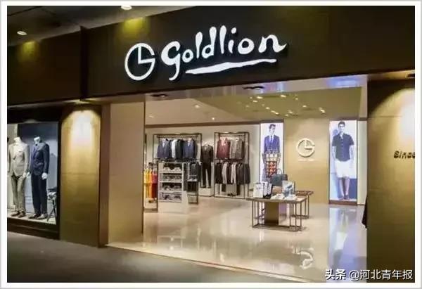 [河北青年报]他一生不穿名牌，一个盒饭打发一餐，却捐款1400多次，捐赠总额超过了12亿元