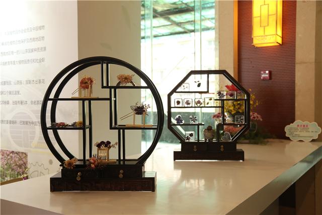 上游新闻■国家级美发大师免费理发，巴渝工匠亲手教蜀绣，快来市文化宫学艺吧