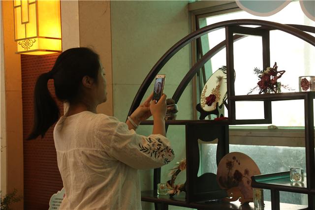 上游新闻■国家级美发大师免费理发，巴渝工匠亲手教蜀绣，快来市文化宫学艺吧