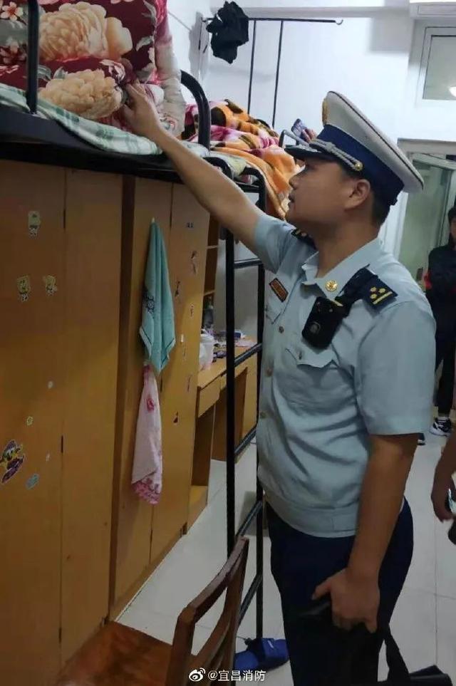 「中国之声」又在寝室煮火锅？“最强宿管”现场查！网友：一锅端了