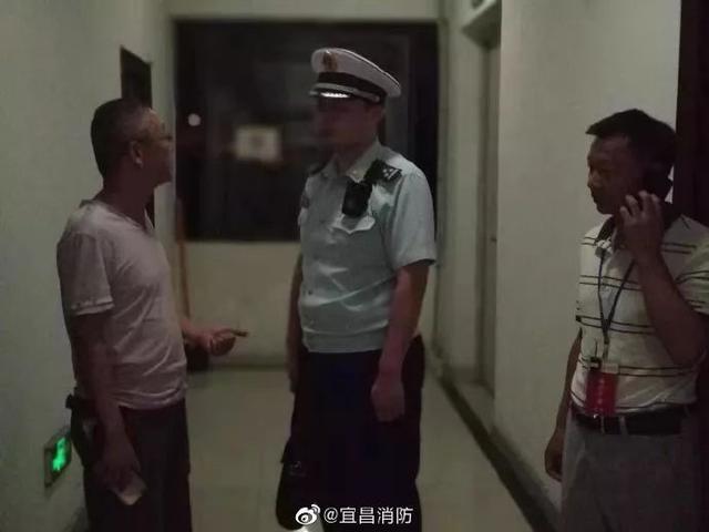 「中国之声」又在寝室煮火锅？“最强宿管”现场查！网友：一锅端了