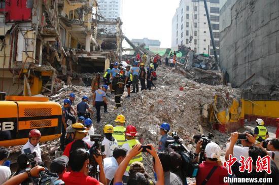 「中国新闻网」菲律宾一酒店拆除过程中倒塌 数人被埋