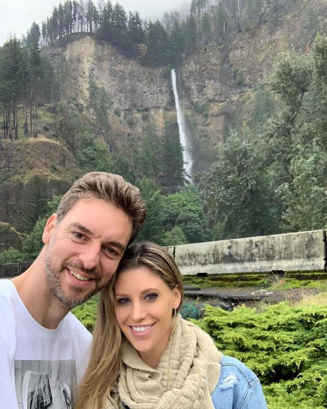 大加索尔晒与妻子合照:享受在俄勒冈的周日