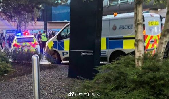 环球网：突发！曼彻斯特机场火车站现可疑包裹 人群被疏散