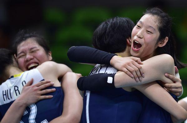 参考消息■锐参考｜外国网友今天也在惊呼：厉害了，中国女排