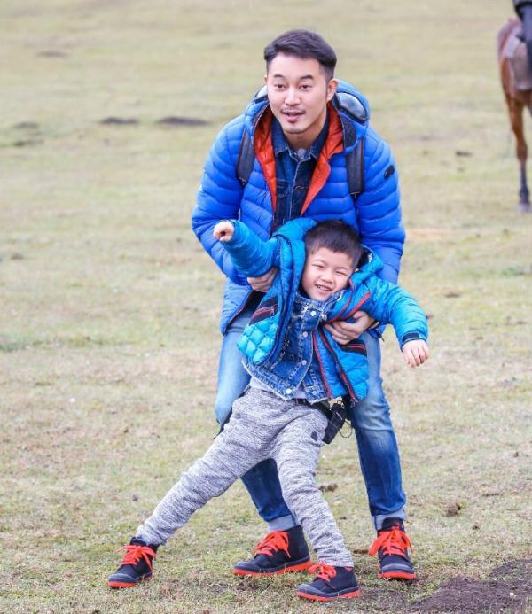 胡可晒儿子近照,安吉变胖之后很可爱,身上穿的是女装?