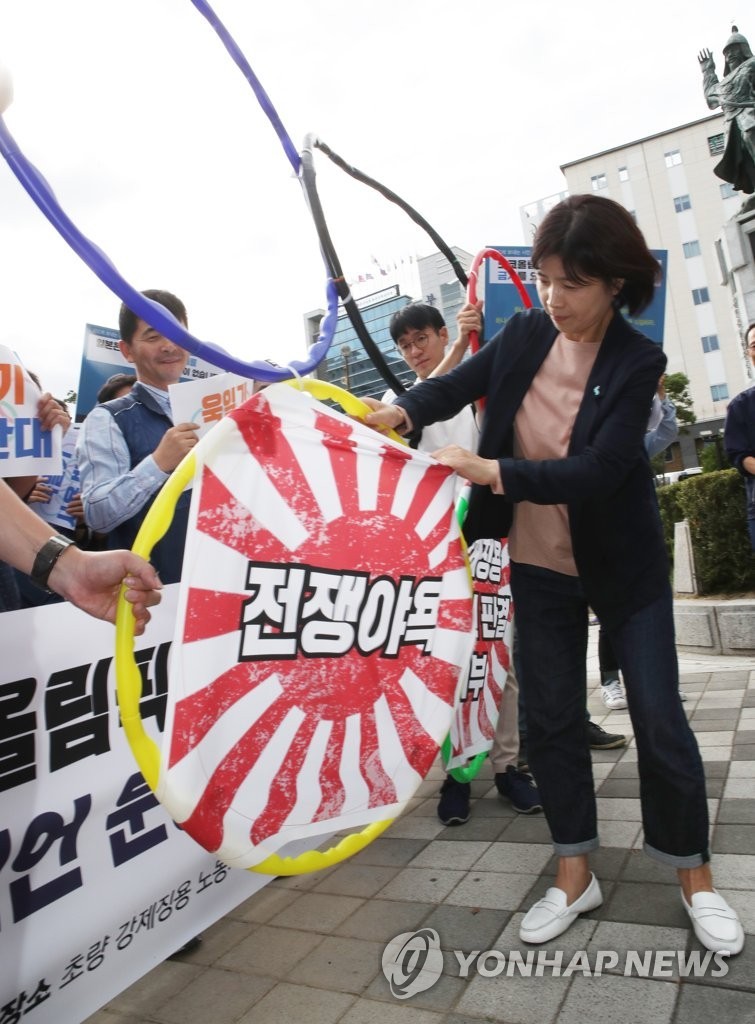 海外网■东京奥运允许“旭日旗”入场 朝鲜媒体怒了：丢垃圾堆里！