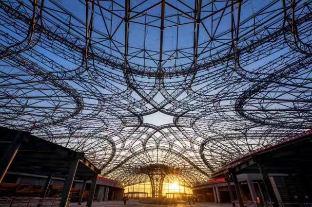 【新京报】13人消防队守护北京新机场工程，队长收获爱情