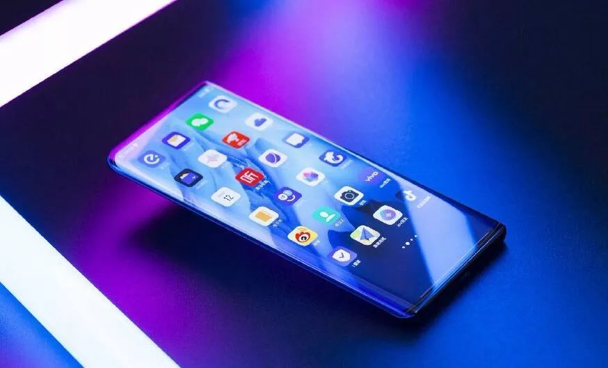 「人民网」5G手机买不起？明年就能降至2000档