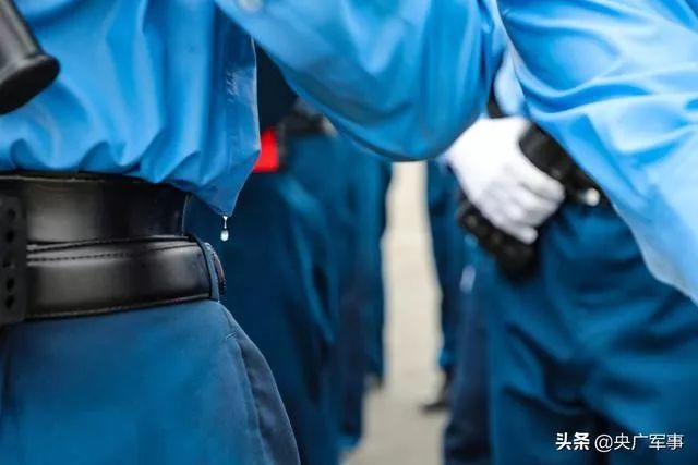 中国新闻网：“长大我当空降兵！”曾立志当兵的“地震男孩”走上阅兵场