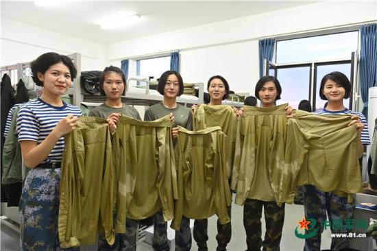 「中国军网」探访阅兵训练场 实拍女兵方队的一天