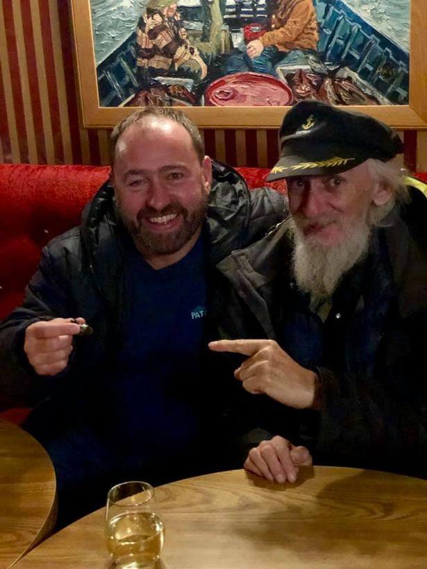 「北青网」一名男子在被冻伤后喝下了一杯含有脚趾的饮料