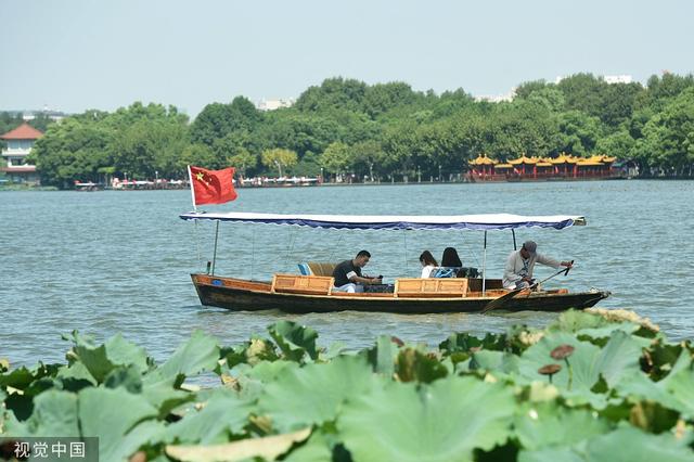 「环球网」专属“花式告白”祖国，全国各地洋溢“中国红”