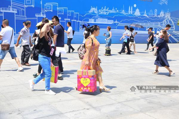 光明网■壮观！东博会公众开放日“买买买”东盟友人送祝福
