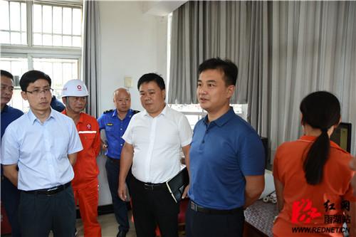 雨湖区白云峰督查马路市场整治