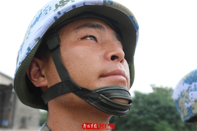 #中国军网#对抗炎热，阅兵村里有“清凉法”