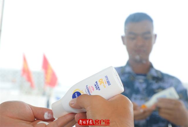 #中国军网#对抗炎热，阅兵村里有“清凉法”