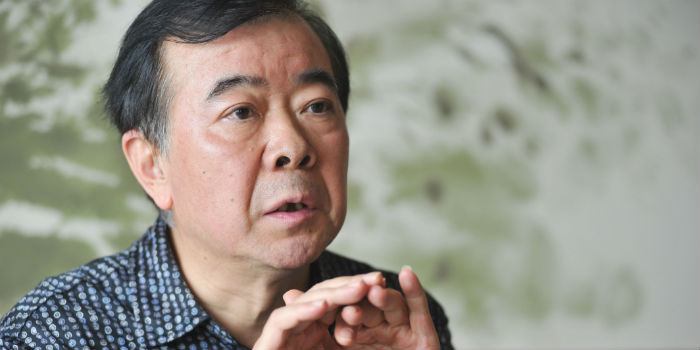 [经济观察报]【吾国吾民】周梅森：以“股民的名义”，成为中国股市维权第一人