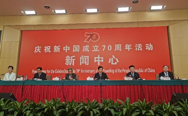 「南方都市报」民政部：当前农村低保标准年均5079元/人，比去年高246元