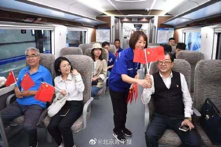 光明网@大兴机场线运营首日：乘客可托运行李后乘坐地铁 两小时超过千人进站