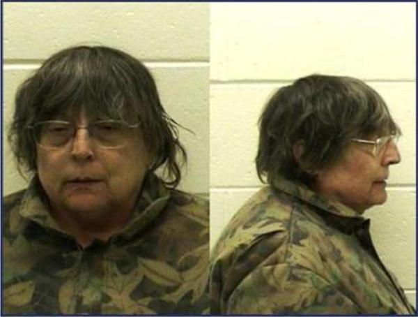 【光明网】59岁“啃老族”整天无所事事，老母亲去世也不敢报警，只为留住养老金