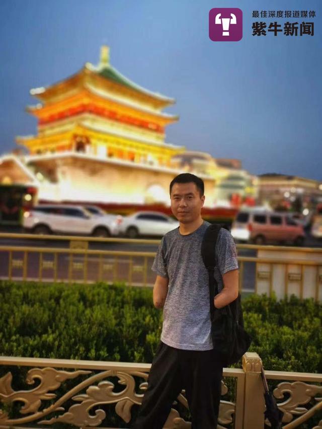 【中国青年网】无手“手艺人”：20多岁遭不幸，拒绝父母庇护，用双臂“捏”出幸福人生
