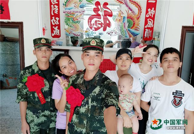 中国军网■三胞胎兄弟入伍不到十天，就“杠”上了