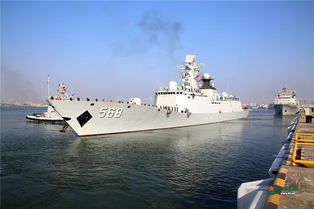 中国海军第25批护航编队衡阳舰驶离码头. 吴亢慈 摄