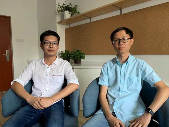 「北京日报客户端」大楼做屏幕，阳台是像素，北理工同学“硬核”表白祖国