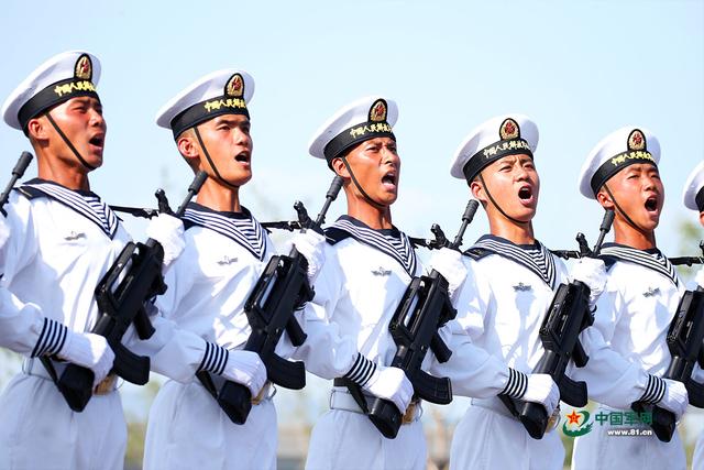 [中国军网]阅兵训练名场面丨听！一声声口令，如龙鸣狮吼，气壮山河